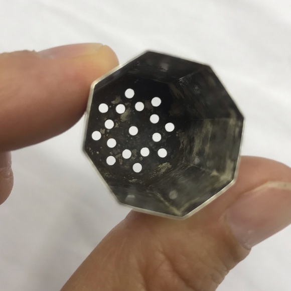 Vintage sterling silver salt/herb shaker - Picture 9 of 12